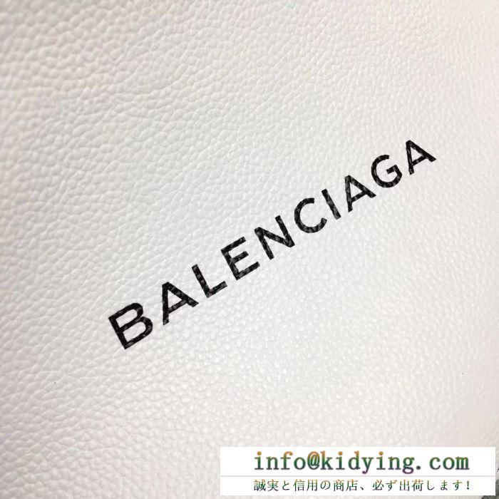 
今季おすすめの話題作　バレンシアガ コピークラッチバッグ薄手軽量　BALENCIAGAスーパーコピーロゴ付き　優雅エレガント　どんなシーンに使えるアイテム　
