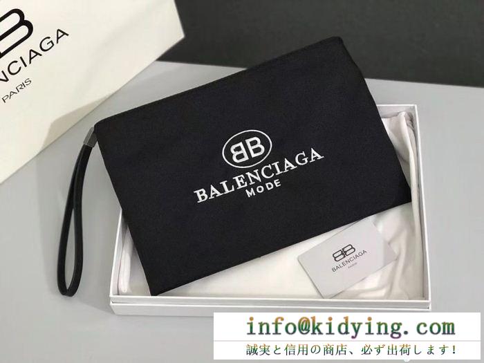 存在感を発揮するBALENCIAGAバレンシアガコピー刺繍ロゴ付きキャンバスクラッチバッグ