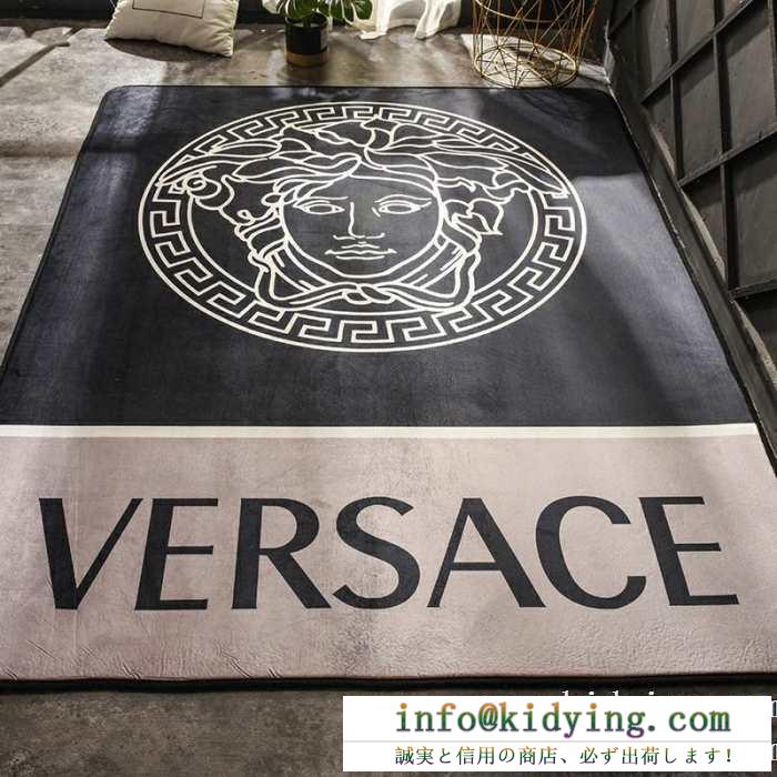 ヴェルサーチ 絨毯 人気 軽快で爽やかな雰囲気に versace カーペット ブランド コピー ブラック ロゴいり おすすめ 品質保証
