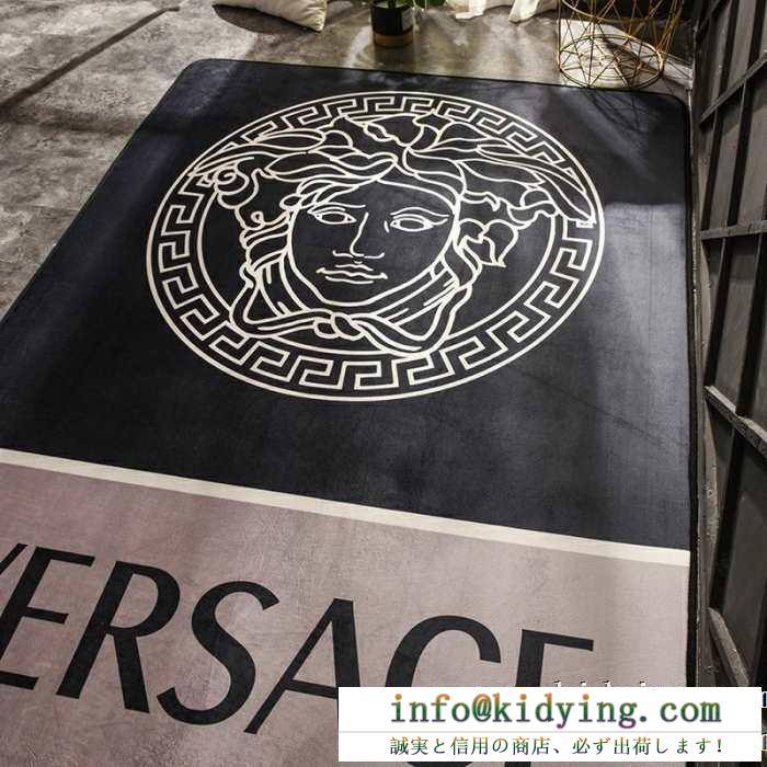 ヴェルサーチ 絨毯 人気 軽快で爽やかな雰囲気に versace カーペット ブランド コピー ブラック ロゴいり おすすめ 品質保証