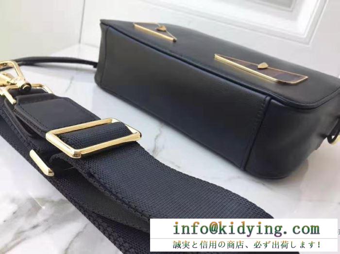 フェンディ ショルダーバッグ 黒 大人ナチュラルなコーデにぴったり メンズ fendi コピー カジュアル コーデ おすすめ 安価