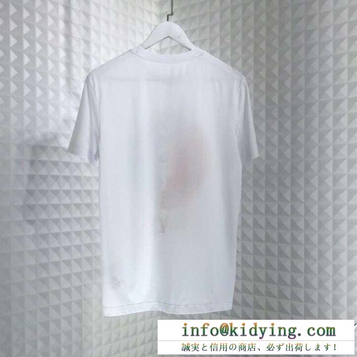 落ち着きある versace ヴェルサーチ 半袖tシャツ 2色可選 普段使いにぴったりのデザイン