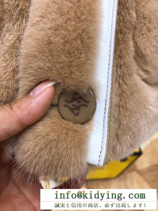 冬にさらりと着たいのはこれ 　フェンディ FENDI　都会的な雰囲気をキープする秋冬新作　ハーフコート　モードな秋冬新作ブームの火付け役