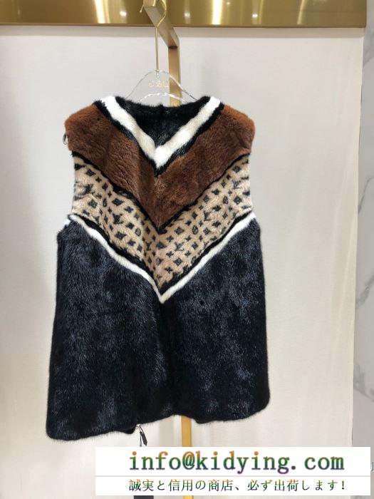 断然今年らしい人気秋冬新作 ルイ ヴィトン LOUIS VUITTON　冬のスタイリングに欠かせないアイテム  フード付きコート　秋冬シーズンらしさが漂う
