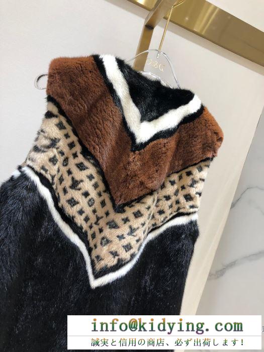 断然今年らしい人気秋冬新作 ルイ ヴィトン LOUIS VUITTON　冬のスタイリングに欠かせないアイテム  フード付きコート　秋冬シーズンらしさが漂う