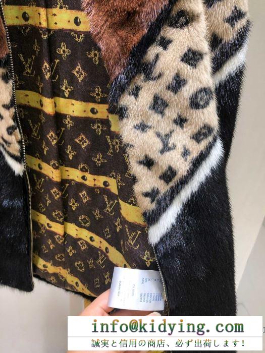 断然今年らしい人気秋冬新作 ルイ ヴィトン LOUIS VUITTON　冬のスタイリングに欠かせないアイテム  フード付きコート　秋冬シーズンらしさが漂う