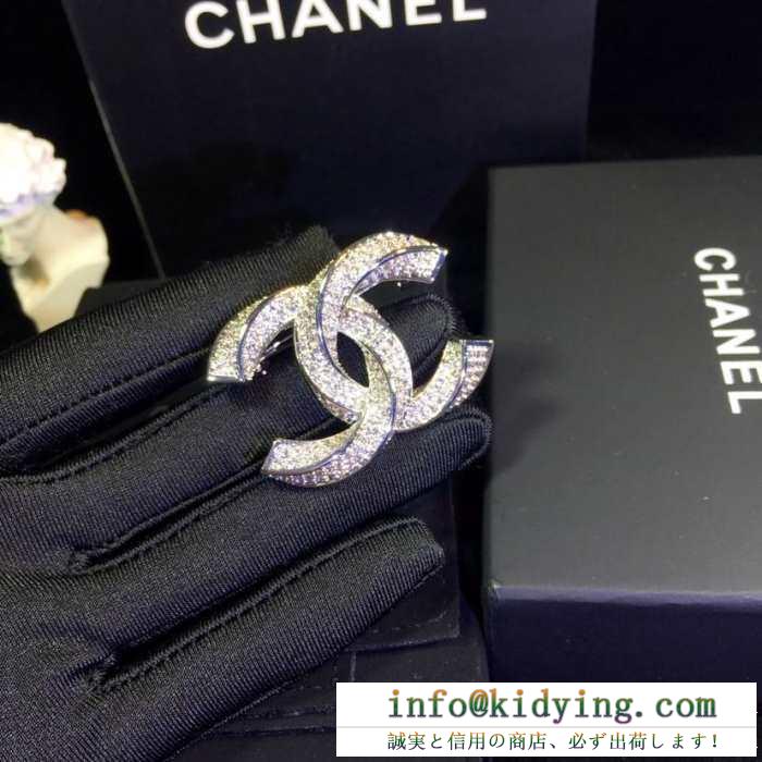 上品カジュアルな雰囲気に 19ss 待望の新作カラー シャネル chanel ブローチ