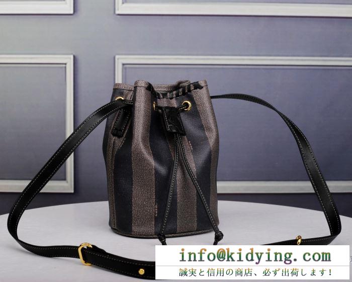 今年の冬に開催された人気新作 2019年秋冬コレクションを展開中 フェンディ fendi 斜め掛けバッグ