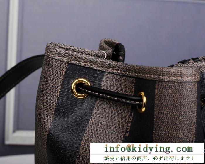 今年の冬に開催された人気新作 2019年秋冬コレクションを展開中 フェンディ fendi 斜め掛けバッグ