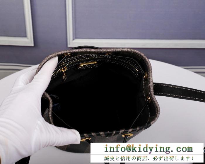 今年の冬に開催された人気新作 2019年秋冬コレクションを展開中 フェンディ fendi 斜め掛けバッグ