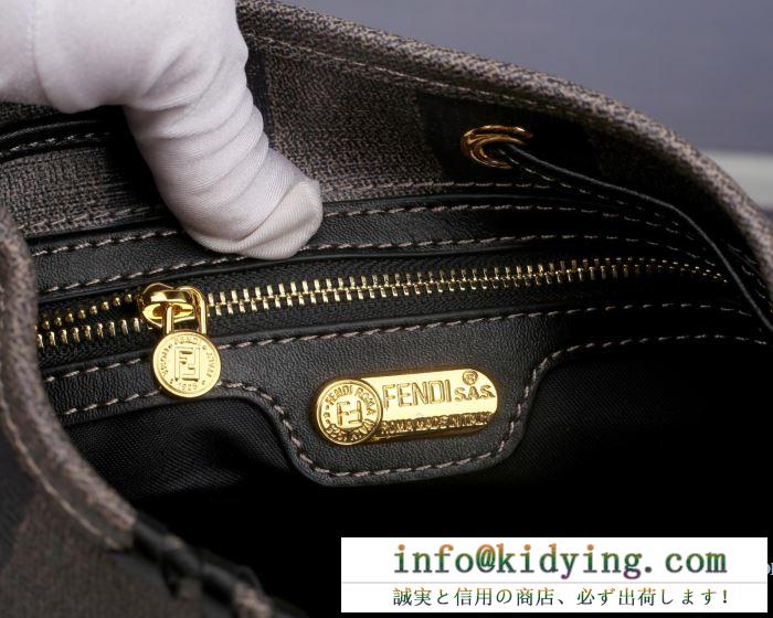 今年の冬に開催された人気新作 2019年秋冬コレクションを展開中 フェンディ fendi 斜め掛けバッグ
