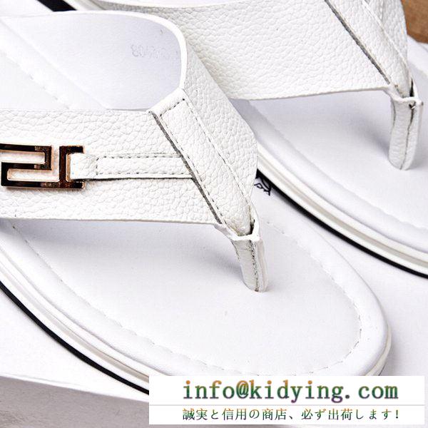 ヴェルサーチ サンダル オシャレさんが必見の大人気アイテム コピー versace 靴 メンズ ブラック ホワイト 高品質 日常