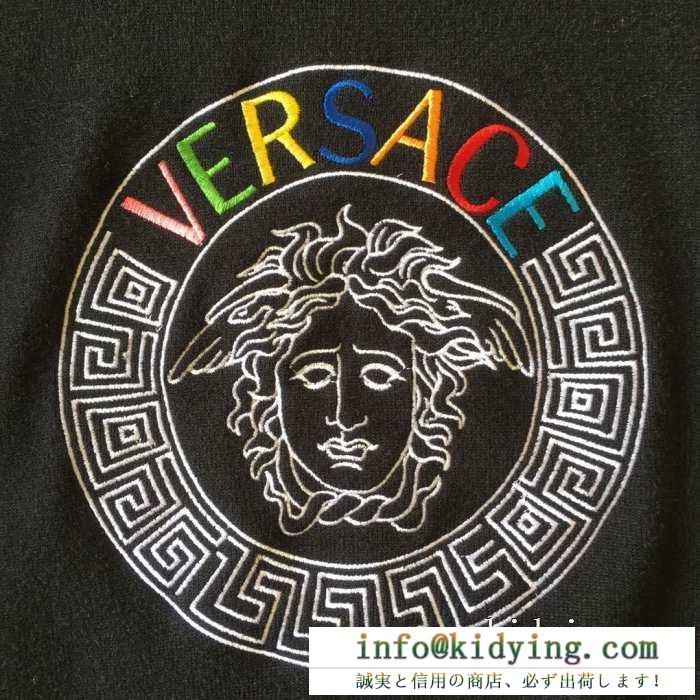 ヴェルサーチ versace プルオーバーパーカー 2色可選 大満足の2019秋冬新作 新しい季節を思う冬までの新作