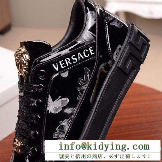 ヴェルサーチ スニーカー サイズ感 シックさを第一に重視 versace メンズ スーパーコピー 高級感 おしゃれ 通勤通学 セール