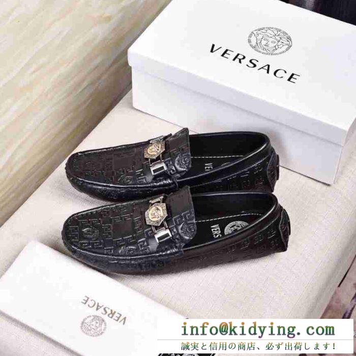 ヴェルサーチ スニーカー メンズ トレンド感を第一に重視 versace コピー ブラック ロゴ入り 限定品 おしゃれ 最安値