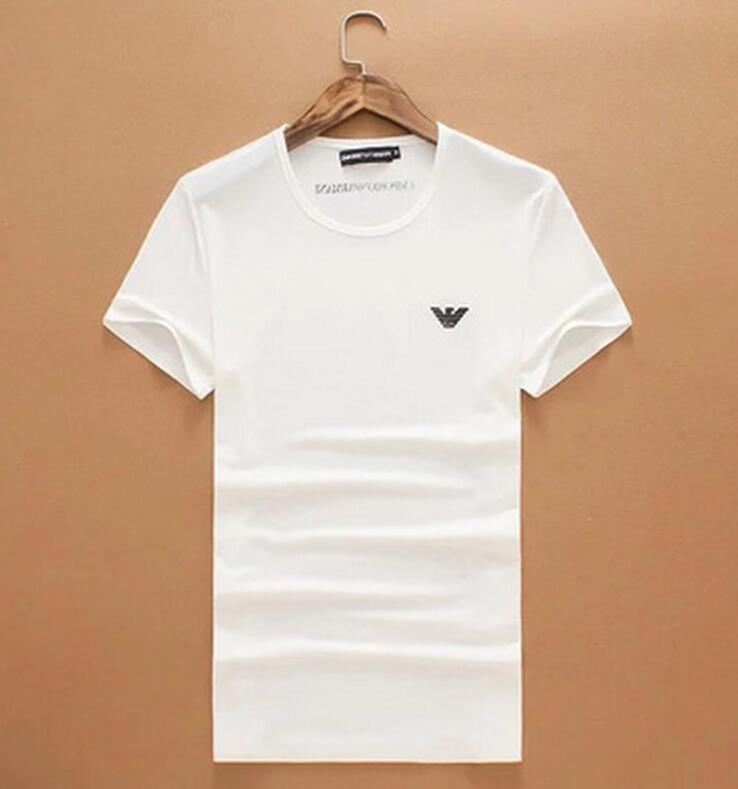 着心地満点のアルマーニ armani 男女兼用の白い半袖tシャツ.