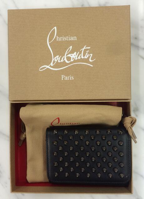 機能性抜群の頼れる christian louboutin クリスチャンルブタン黒いミニウオレット.