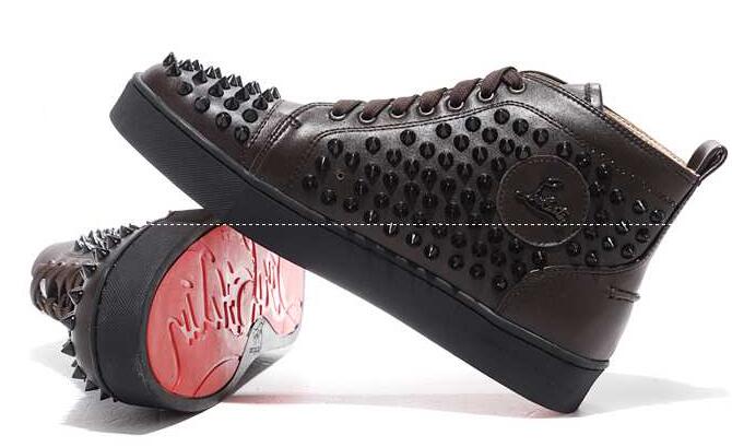 足のフィット感を確かめたChristian louboutin、ルブタン スーパーコピーのインソールスニーカーシューズ.