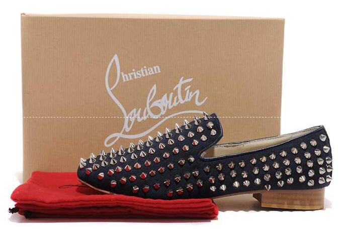 大人顔に仕上がったChristian louboutin、クリスチャンルブタンのスダッズパンプス靴.