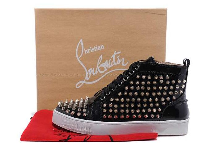 大人かっこいいChristian louboutin、クリスチャンルブタンのスダッズシューズスニーカー.