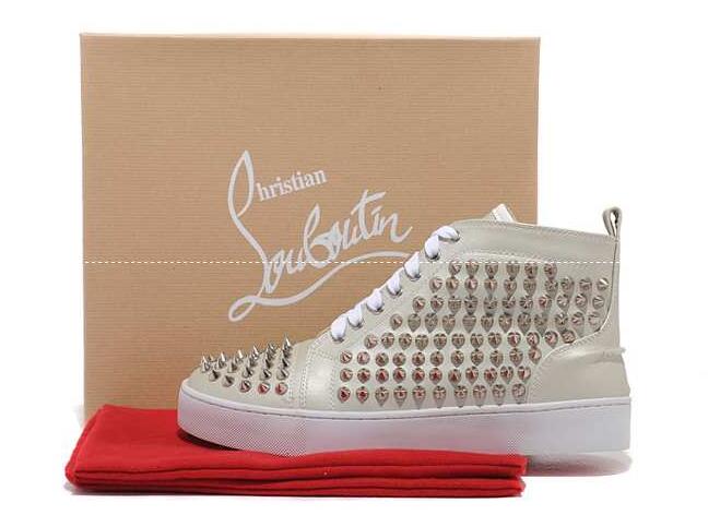 大人カジュアルのChristian louboutin、クリスチャンルブタンのスダッズスニーカー靴.