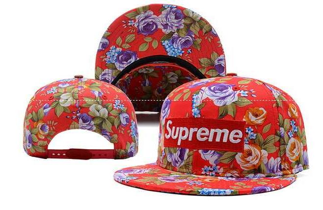 大注目なSupreme、シュプリームのソリッドなデザインの花模様帽子.