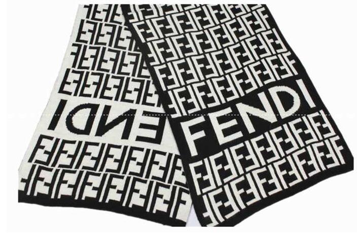 秋冬物のFendi、フェンディの雰囲気を演出するマフラー.