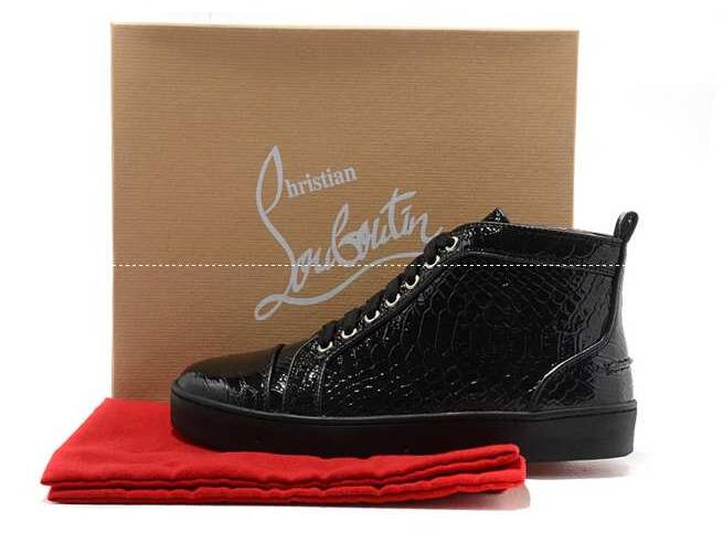 光沢感があるスニーカーウォーズのChristian louboutin、クリスチャンルブタンの人気ブランドカップルシューズ.