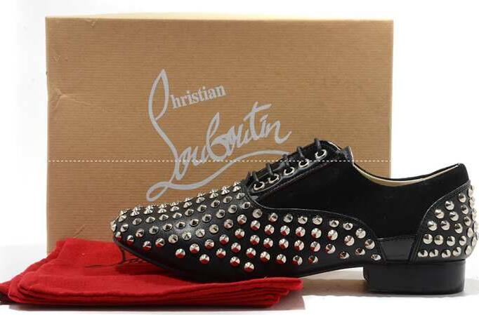 低反発クッションのクリスチャンルブタン、Christian louboutinのスダッズデザインのメンズパンプスシューズ.