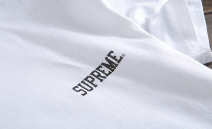 爽やかなシュプリーム、Supremeのホワイト、ブラック、グレーの3色男性、女性に着用する半袖シャツ.