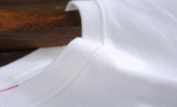 男女に人気定番なシュプリーム、Supremeの高品質な生地の黒、白、灰色の3色メンズ、レディース半袖Tシャツ.