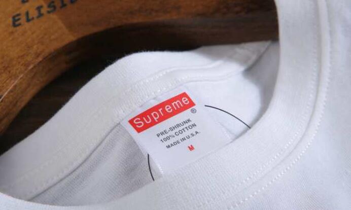 男女に人気定番なシュプリーム、Supremeの高品質な生地の黒、白、灰色の3色メンズ、レディース半袖Tシャツ.