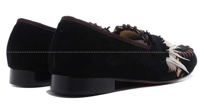 モードな雰囲気を持ち合わすクリスチャンルブタン、Christian louboutinの黒いタッセル装飾のメンズパンプス靴.