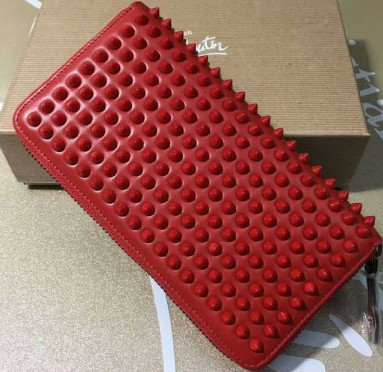 贈り物にも◎ クリスチャンルブタン christian louboutin 長財布 スタッズ レッド.