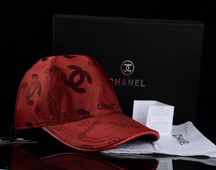 定番人気なシャネル、Chanelの海外販売赤いキャップ.