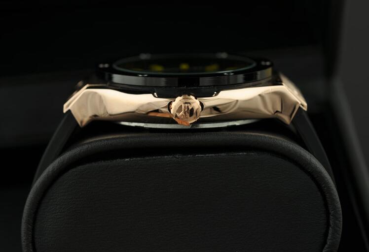 日付付きの3針 ウブロ ビッグバン hublot コピー 超激得新品の自動巻きメンズ腕時計 イエローとブルー文字盤 黒ベルトウォッチ.