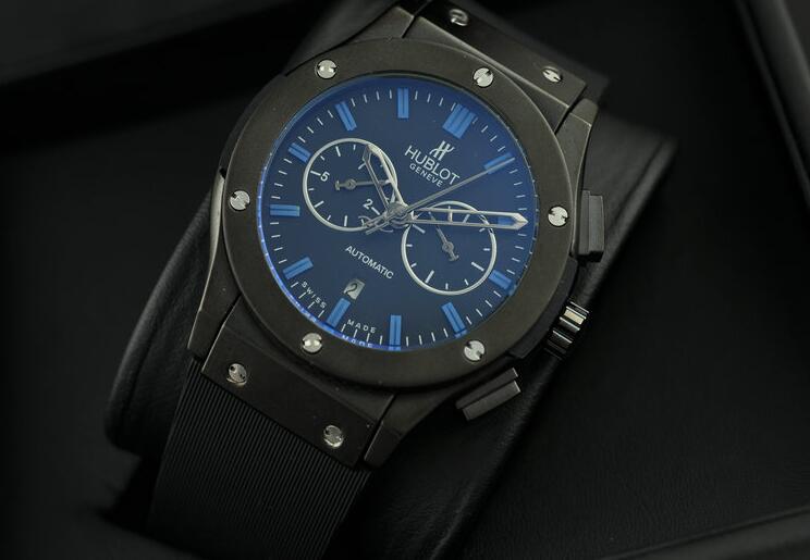 ウブロ 時計 ビッグバン ウニコ ブラック セラミック ブレスレット お気に入りの自動巻き 5針 hublot メンズウォッチ.