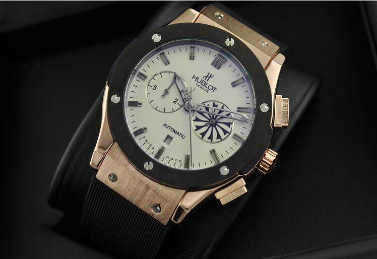 お買い得高品質の5針 日付が付き ホワイト文字盤 ウブロ ビッグバン トゥイガ myc hublot ダイヤベゼル ゴールド メンズ腕時計.