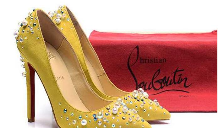 大絶賛のCHRISTIAN louboutin モデル愛用 ルブタン パンプス コピー