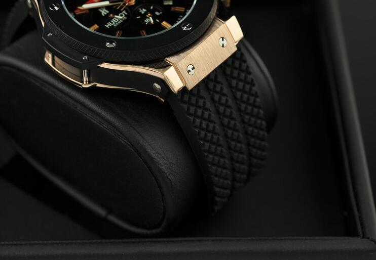 ウブロ ビッグバン スティール セラミック 301.sb.131.rx 大人気なhublot 日付が付き ブラックとゴールド メンズ 腕時計.