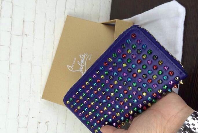 紫のレディース ルブタン 財布 コピー 超激得格安のパネトーネ スパイク スタッズ christian louboutin ラウンドファスナー 長財布.