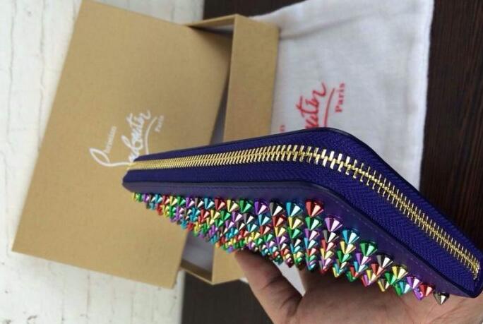 紫のレディース ルブタン 財布 コピー 超激得格安のパネトーネ スパイク スタッズ christian louboutin ラウンドファスナー 長財布.