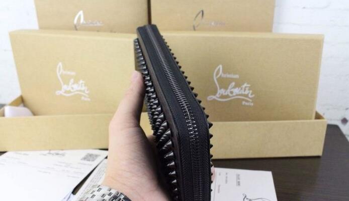 スダッズ黒ファスナーロングウォレットのCHRISTIAN louboutin 爆買い新作のクリスチャンルブタン 財布 コピー 男女兼用.