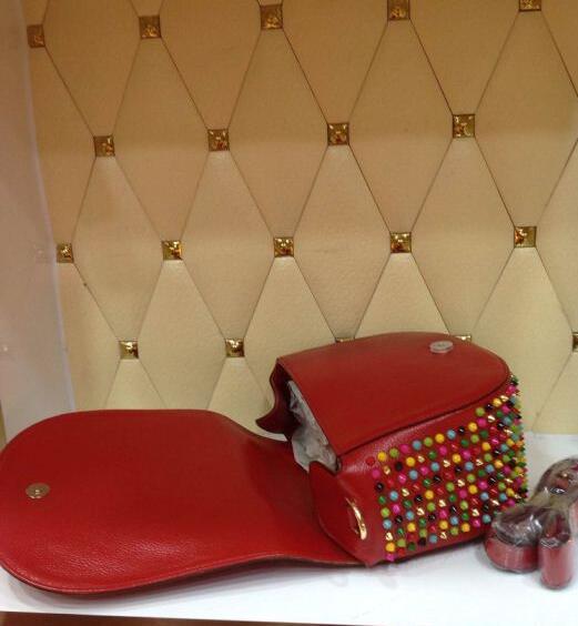 新作入荷人気なCHRISTIAN louboutin パロマ ミディアム トート パネトーネ スタッズ ミニボストン 赤色のクリスチャンルブタンレディース3wayハンドバッグ.