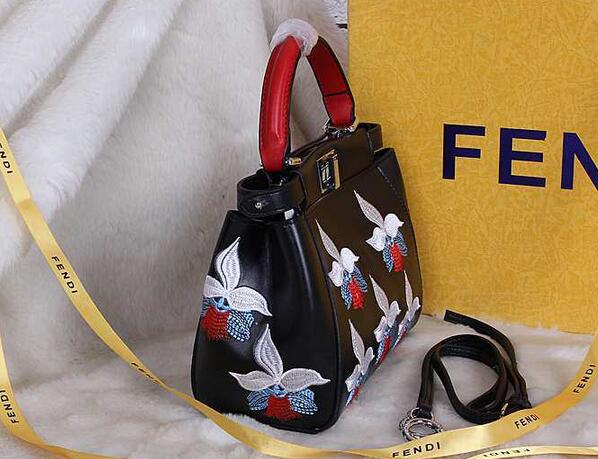 重宝するフェンディ 新作 レディース コピー fendi 大人のカジュアルバッグ