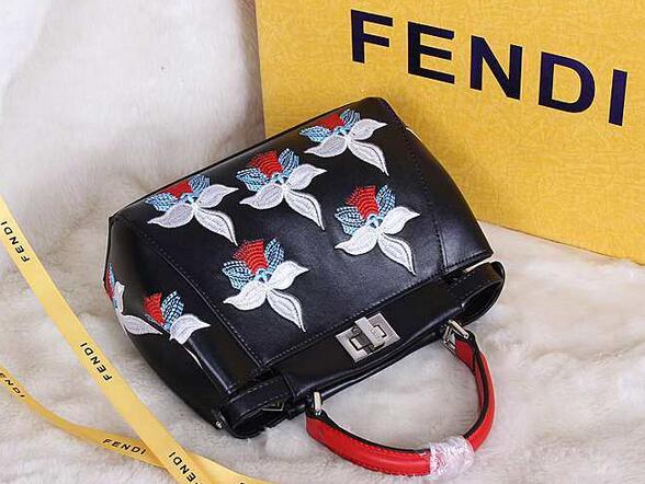 重宝するフェンディ 新作 レディース コピー fendi 大人のカジュアルバッグ