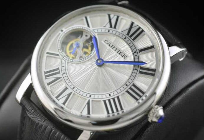 新作入荷定番人気のCARTIER カルティエ 時計 偽物 自動巻きの機械式のメンズ腕時計 黒レザー.