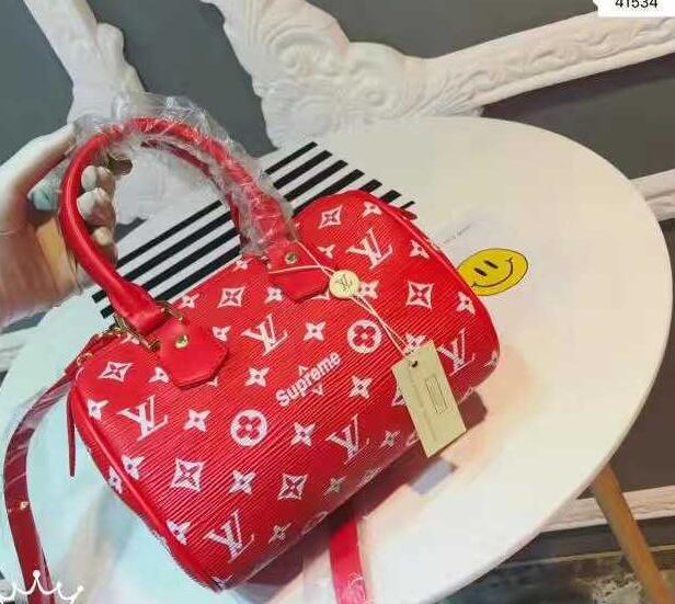 最高の長い間愛用し続けるSUPREMEシュプリーム 偽物 通販　魅力的なバッグ