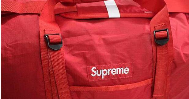 注目を集めているシュプリーム コピー 激安　SUPREME  取り出しやすいモデル