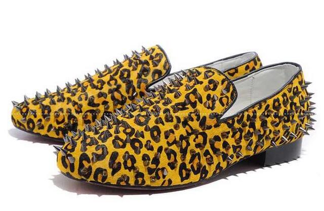 人気が高いCHRISTIAN LOUBOUTIN クリスチャンルブタン　飽きのこない定番のパンプス人気色